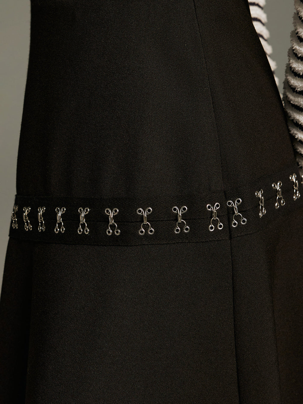 Metal Clasp Detail Asymmetric Hem Skirt