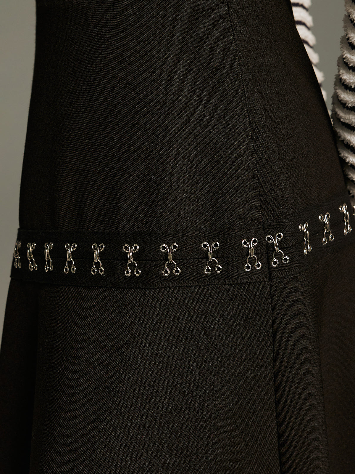 Metal Clasp Detail Asymmetric Hem Skirt