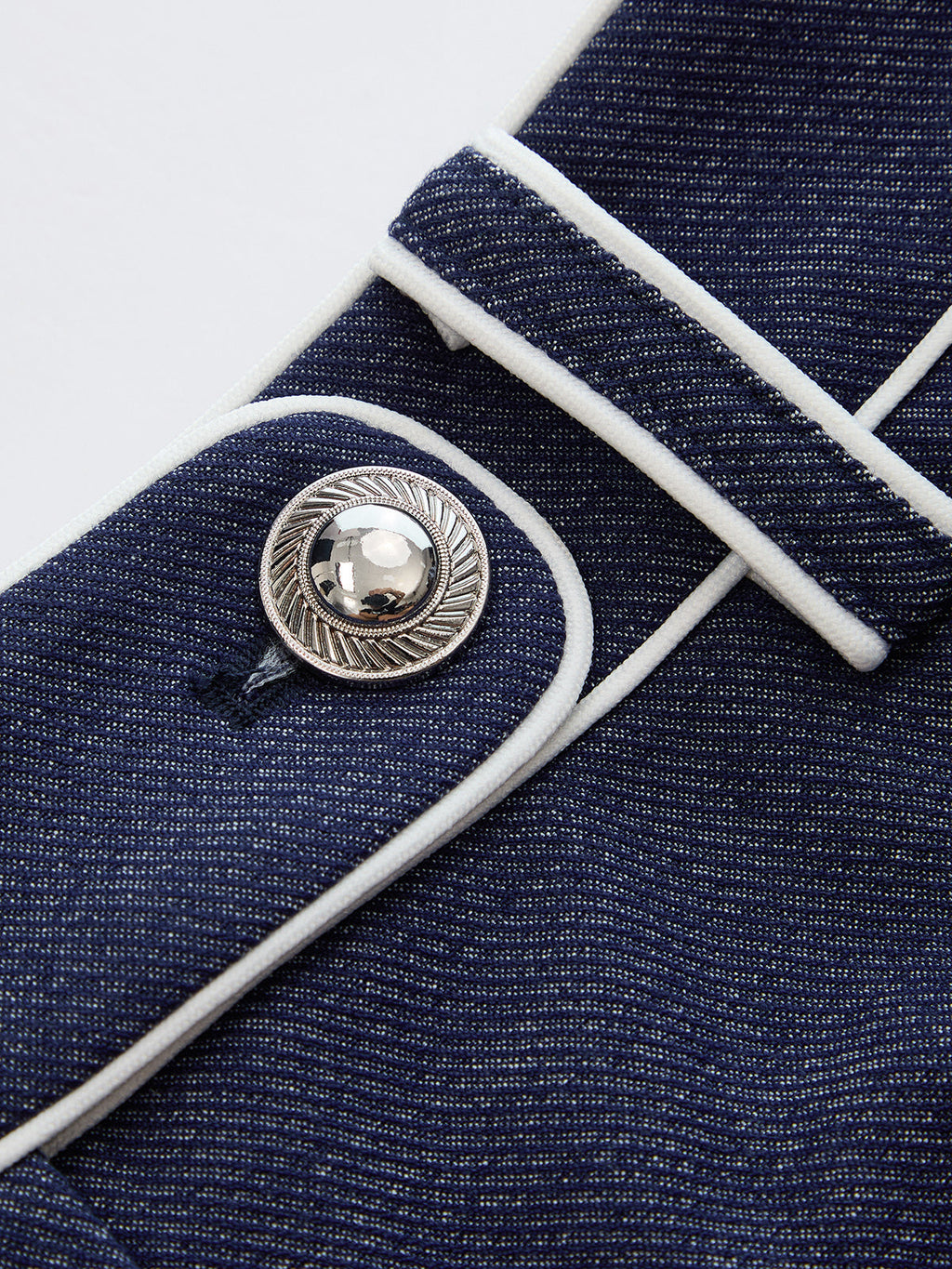 Contrast Piping Mid Waist Bermuda Shorts