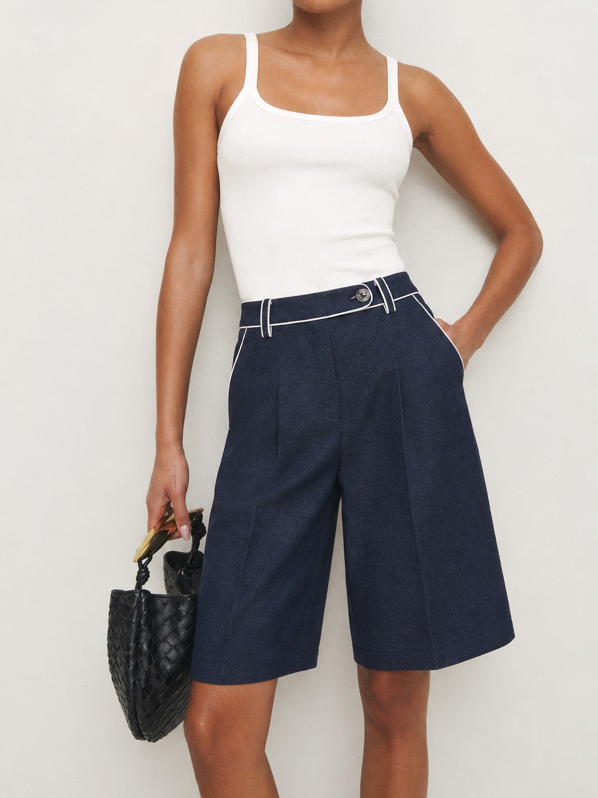 Contrast Piping Mid Waist Bermuda Shorts