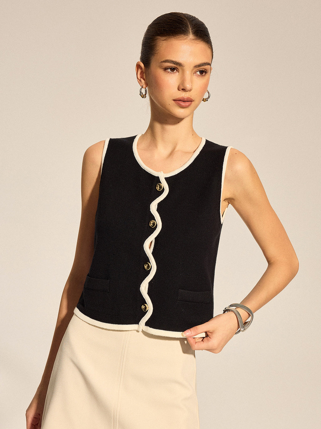 Wavy Trim Metal Button Knit Vest